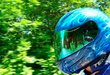 Láminas fotocromáticas para viseras de casco de motos.